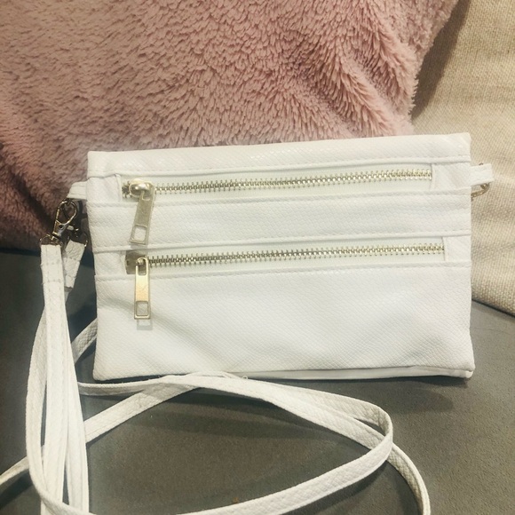 Purses Galore - Picture 6 of 8